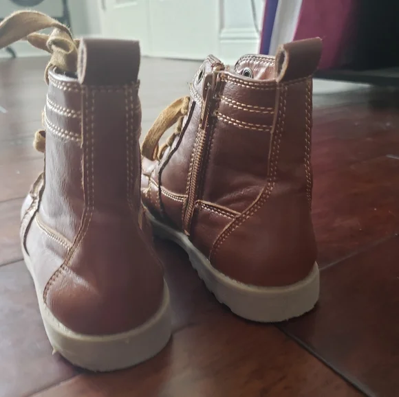 Boys Pre-owned Children's Place Boots - Picture 5 of 6